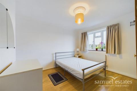 1 bedroom flat to rent, Caistor Road, London, SW12