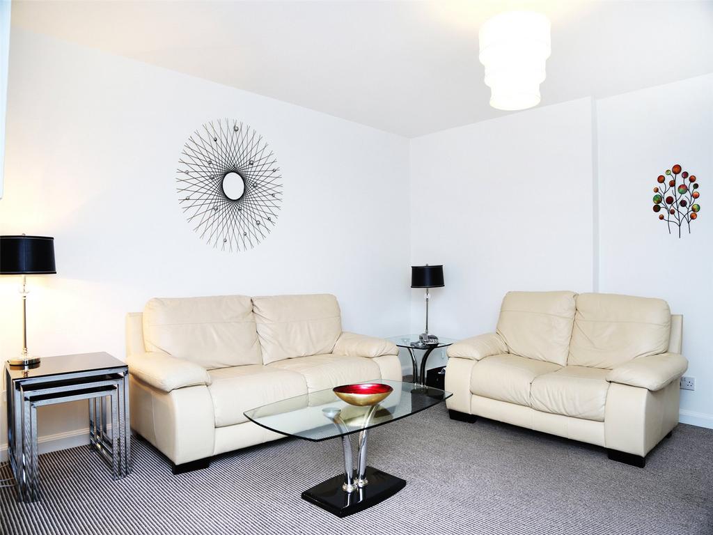 Stanley Street, Aberdeen, AB10 3 bed flat to rent £950 pcm (£219 pw)