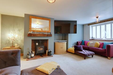 4 bedroom cottage for sale, Laneham Street, Retford DN22