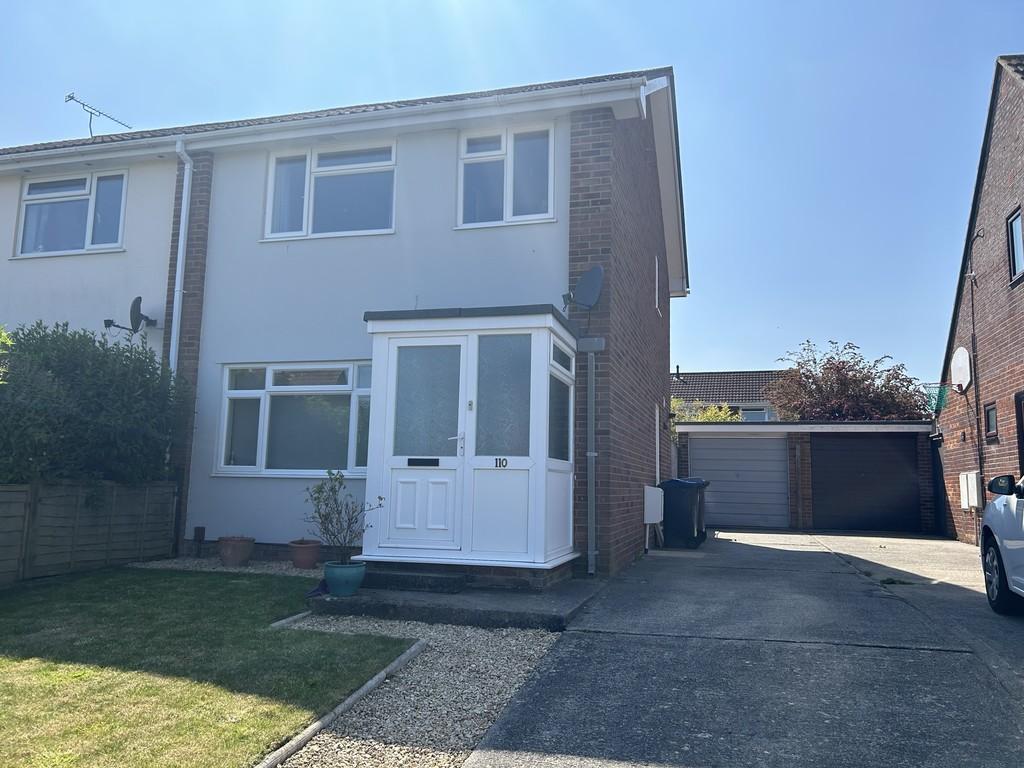 Ruskin Drive, Warminster 3 bed semidetached house to rent £1,100 pcm