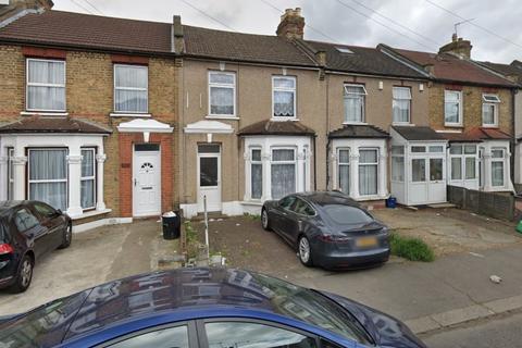 4 bedroom terraced house to rent, Chester Road, Ilford, Essex