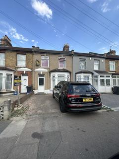 4 bedroom terraced house to rent, Chester Road, Ilford, Essex