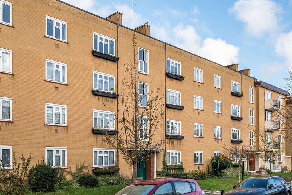 Brook Road, Hornsey, London, N8 2 bed flat for sale £420,000