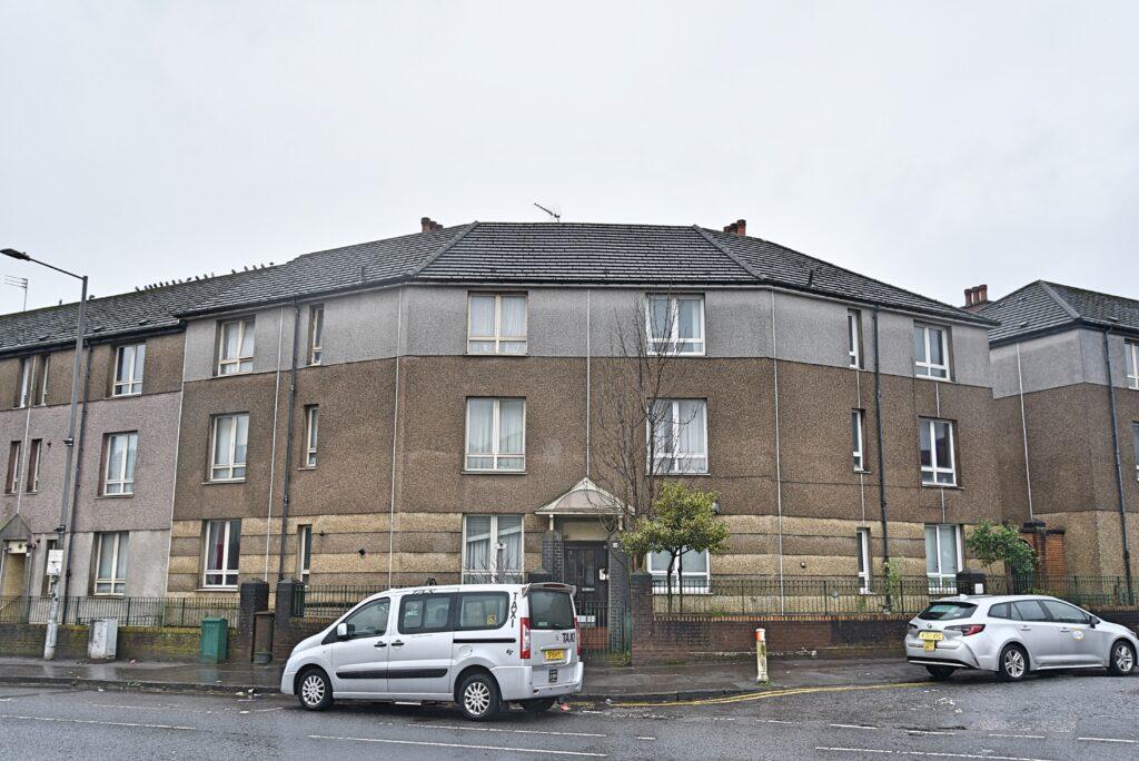 Aikenhead Road, Govanhill, Glasgow, G42 0QH 2 bed flat for sale £70,000