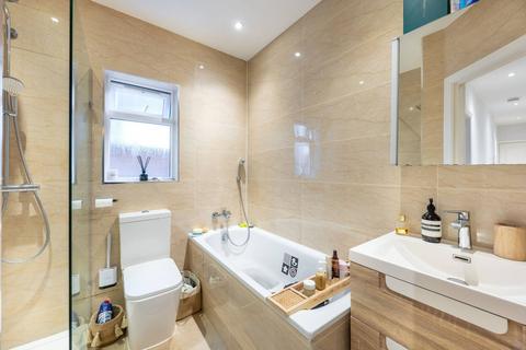 125a Bathurst Gardens, London, NW10 5JJ