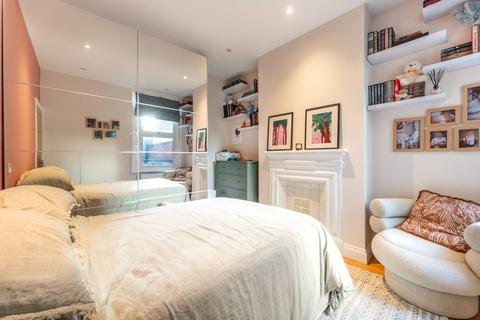 125a Bathurst Gardens, London, NW10 5JJ