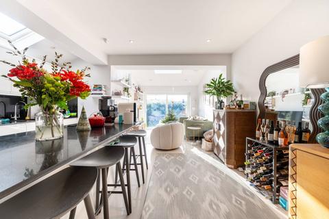 125a Bathurst Gardens, London, NW10 5JJ