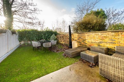 125a Bathurst Gardens, London, NW10 5JJ