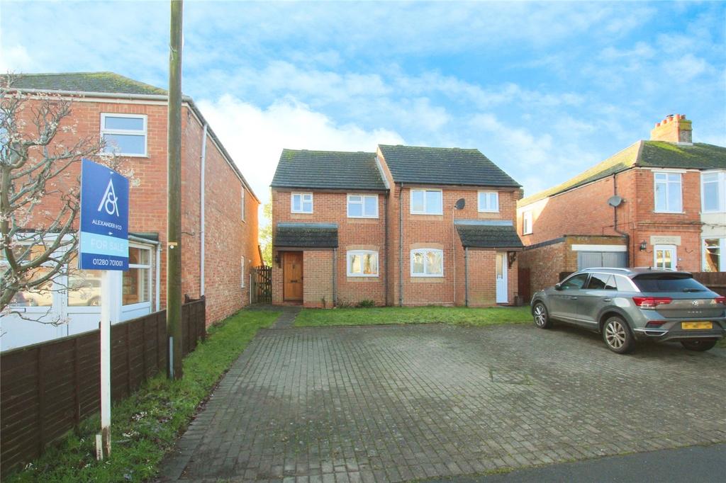 Brackley, Brackley NN13 3 bed semidetached house for sale £310,000