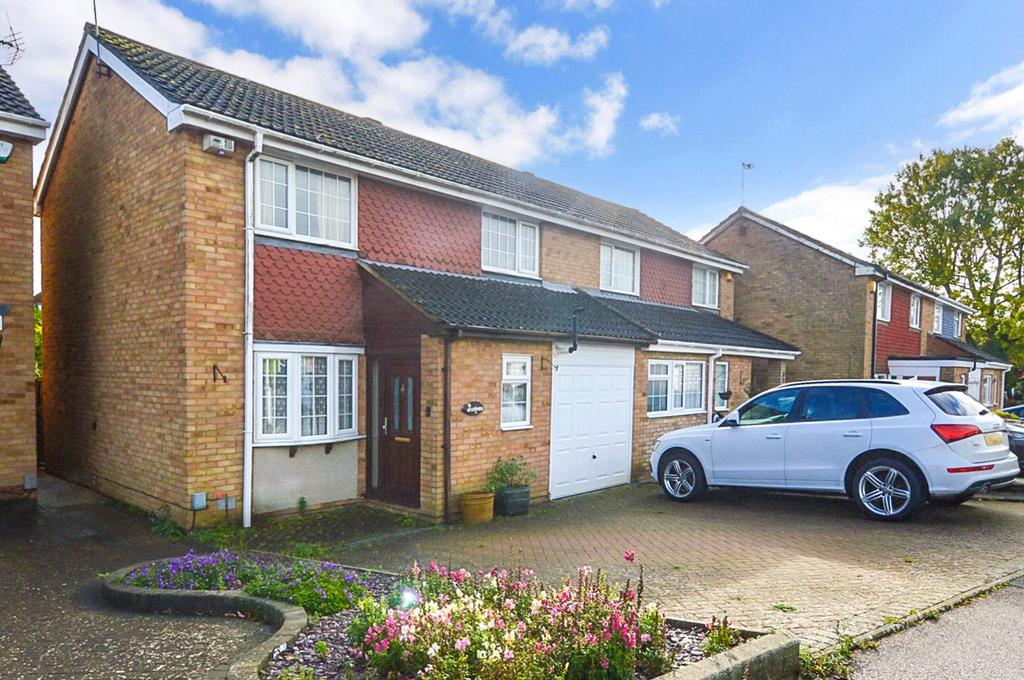 Dunstable, Bedfordshire LU6 3 bed semidetached house for sale £340,000