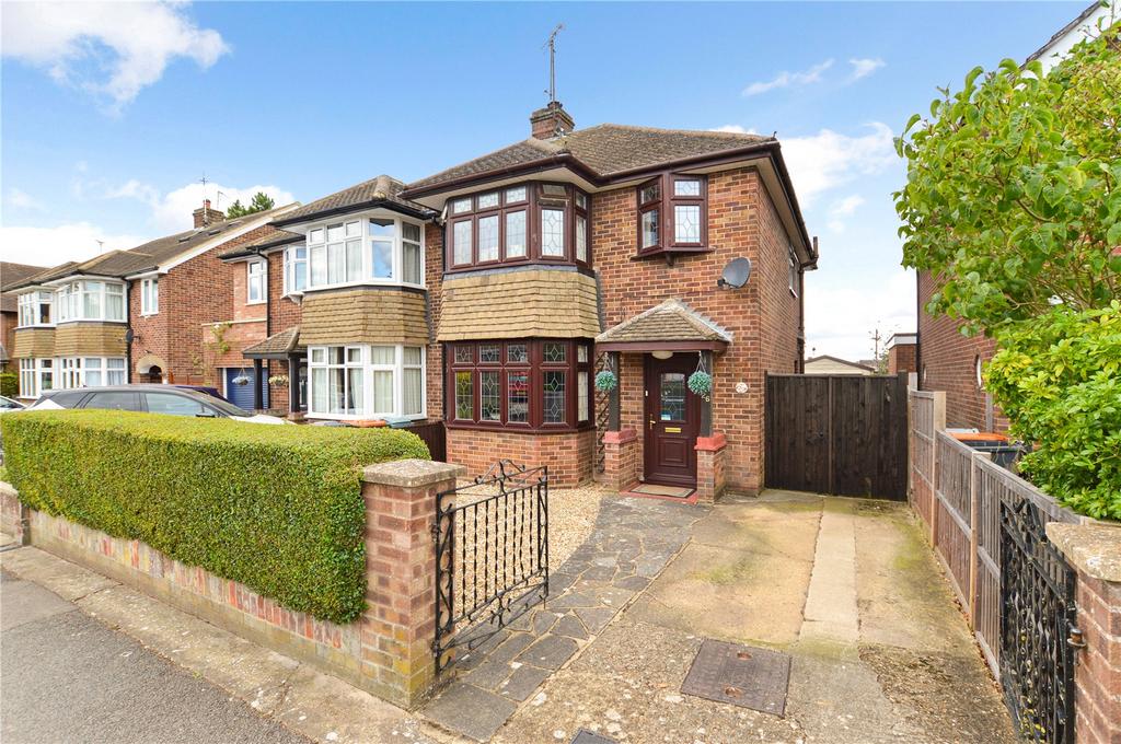 Dunstable, Bedfordshire LU6 3 bed semidetached house for sale £425,000