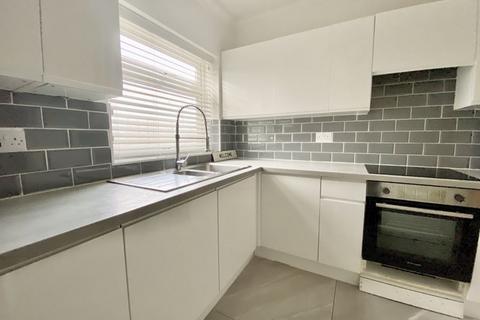 2 bedroom apartment for sale - Flat 12 The Willows, Walsall Road, Four Oaks, Sutton Coldfield, B74 4QJ