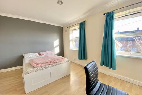 60 Gibbons Road, Sutton Coldfield, B75 5HB
