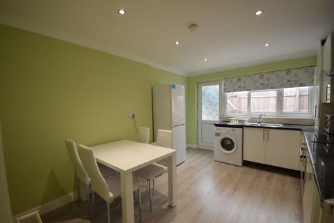 1 bedroom in a house share to rent, Double Bedroom - All Bills INCLUDED - Available Now