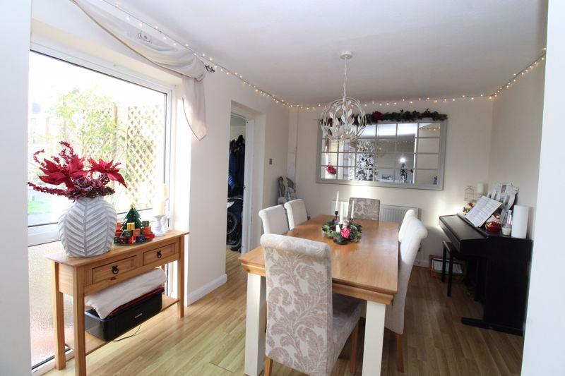 Willoughby Close, Bedford MK44 4 bed end of terrace house for sale £