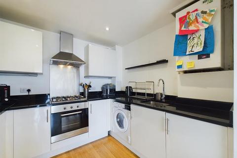 1 bedroom apartment for sale, 4 Triangle Road, London, E8 3SP