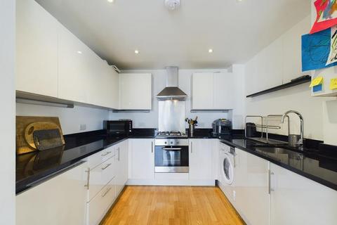 1 bedroom apartment for sale, 4 Triangle Road, London, E8 3SP