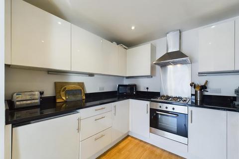 1 bedroom apartment for sale, 4 Triangle Road, London, E8 3SP