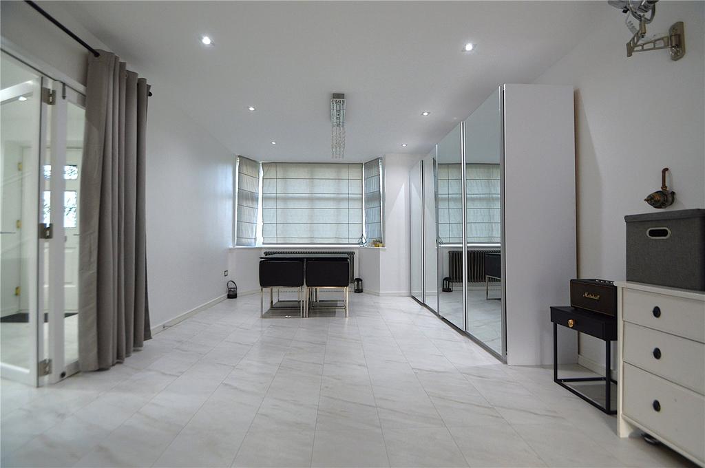 House in South Croydon - View 2