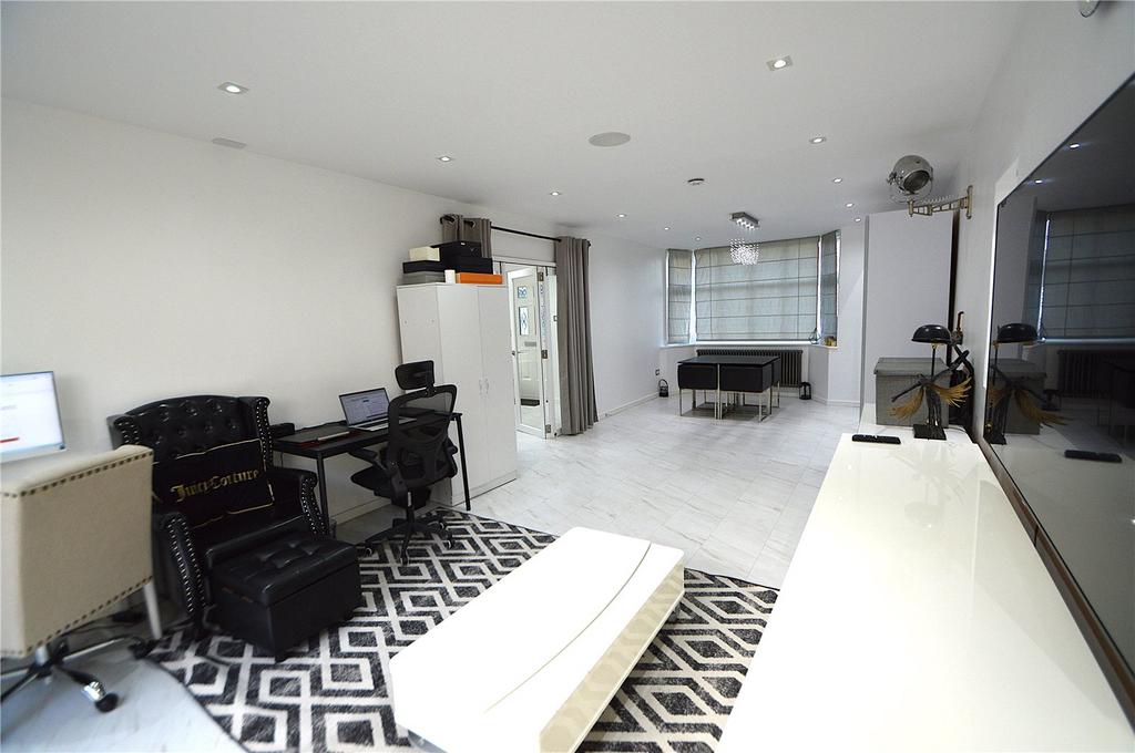 House in South Croydon - View 3