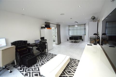 4 bedroom semi-detached house to rent, Croham Close, South Croydon, CR2