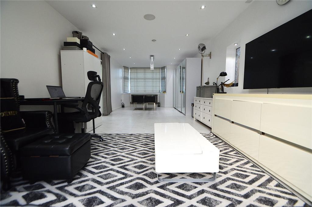 House in South Croydon - View 4