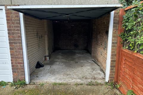 Industrial unit to rent, Garage 1, 1627A Wimborne Road, Kinson, Bournemouth, Dorset