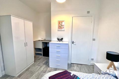 undefined, Room 2, 12 Columbus Ravine, Scarborough