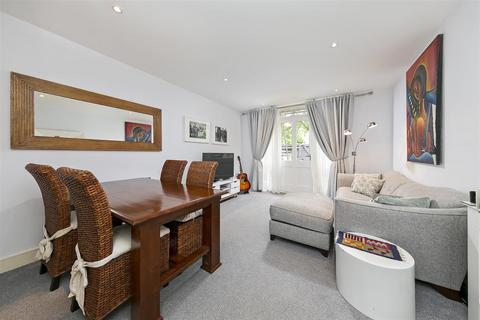 1 bedroom apartment to rent, Mary Crellin House, Teddington