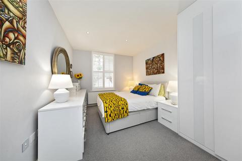 1 bedroom apartment to rent, Mary Crellin House, Teddington
