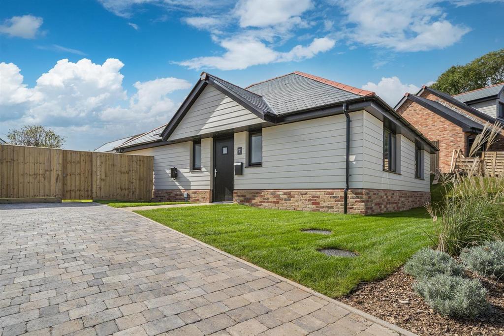 Niton, Isle of Wight 2 bed detached bungalow for sale £395,000