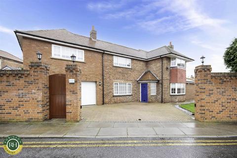 4 bedroom detached house for sale, Swan Street, Bawtry