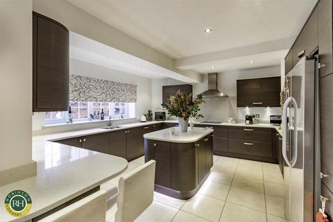 4 bedroom detached house for sale, Swan Street, Bawtry