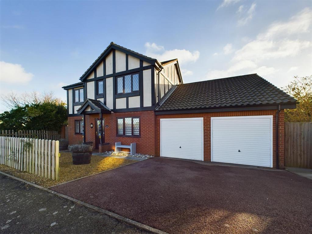Collingwood Drive, Mundesley 4 bed detached house for sale £480,000
