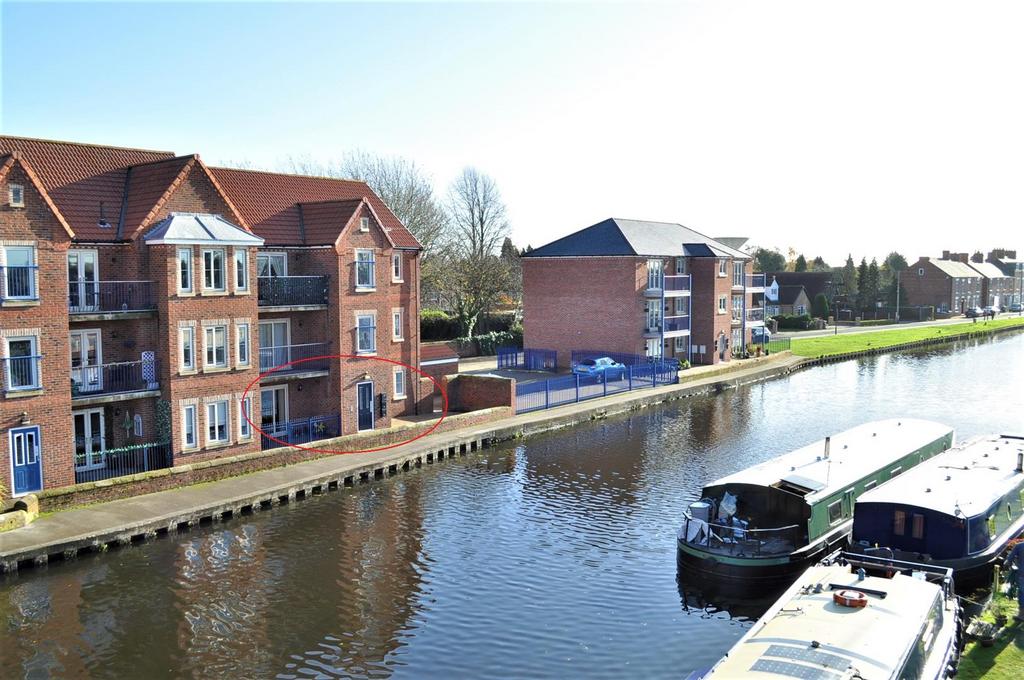 West Street, Thorne, Doncaster 2 bed apartment for sale £125,000