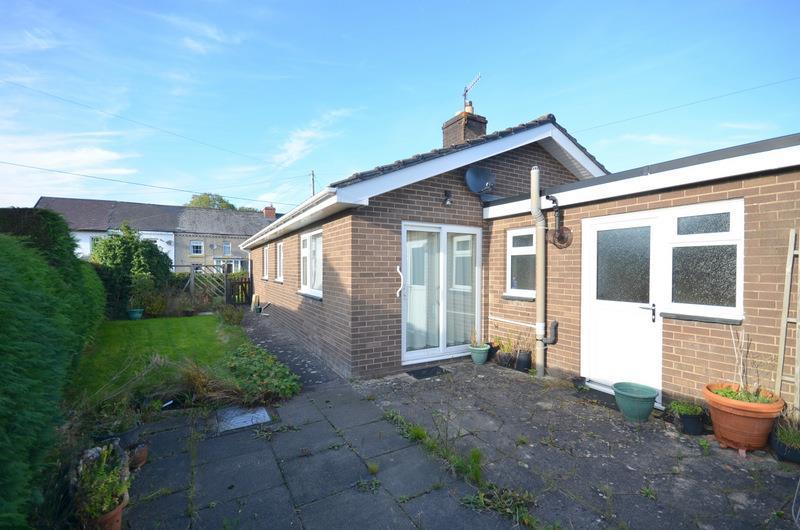 Maes Glas, Caersws 3 bed detached bungalow for sale £300,000