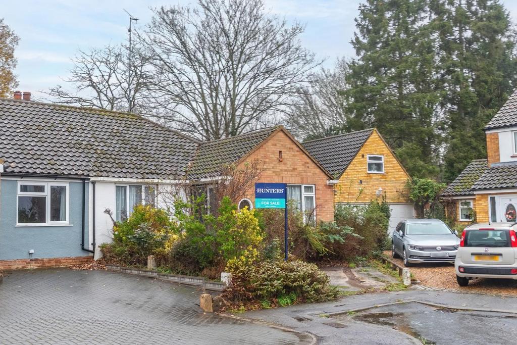 Heath Park Drive, Leighton Buzzard 2 bed semidetached bungalow for