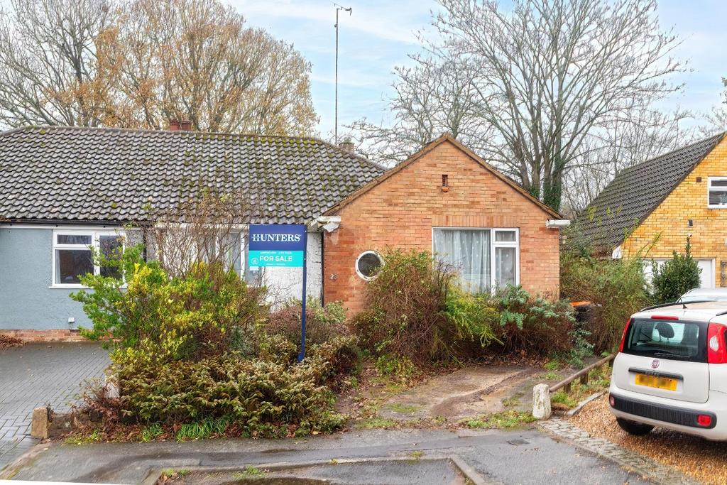 Heath Park Drive, Leighton Buzzard 2 bed semidetached bungalow for