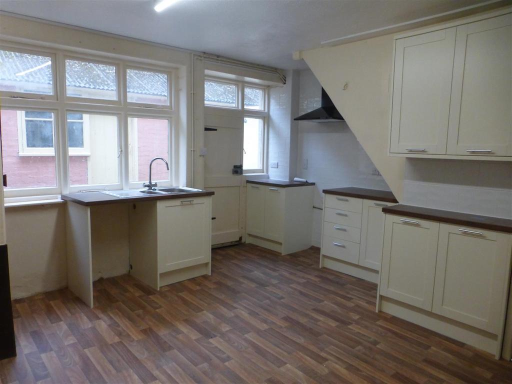 Northcliffe, Tawton, Barnstaple 3 bed semidetached house to
