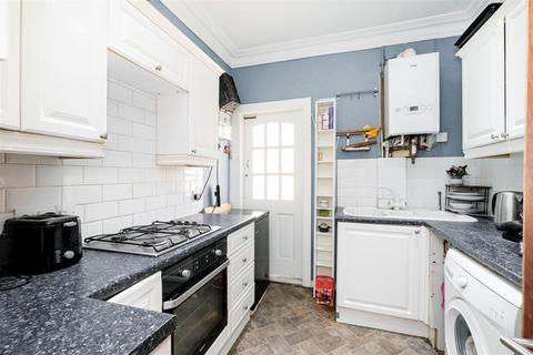 2 bedroom flat for sale, St. Albans Crescent, Woodford Green
