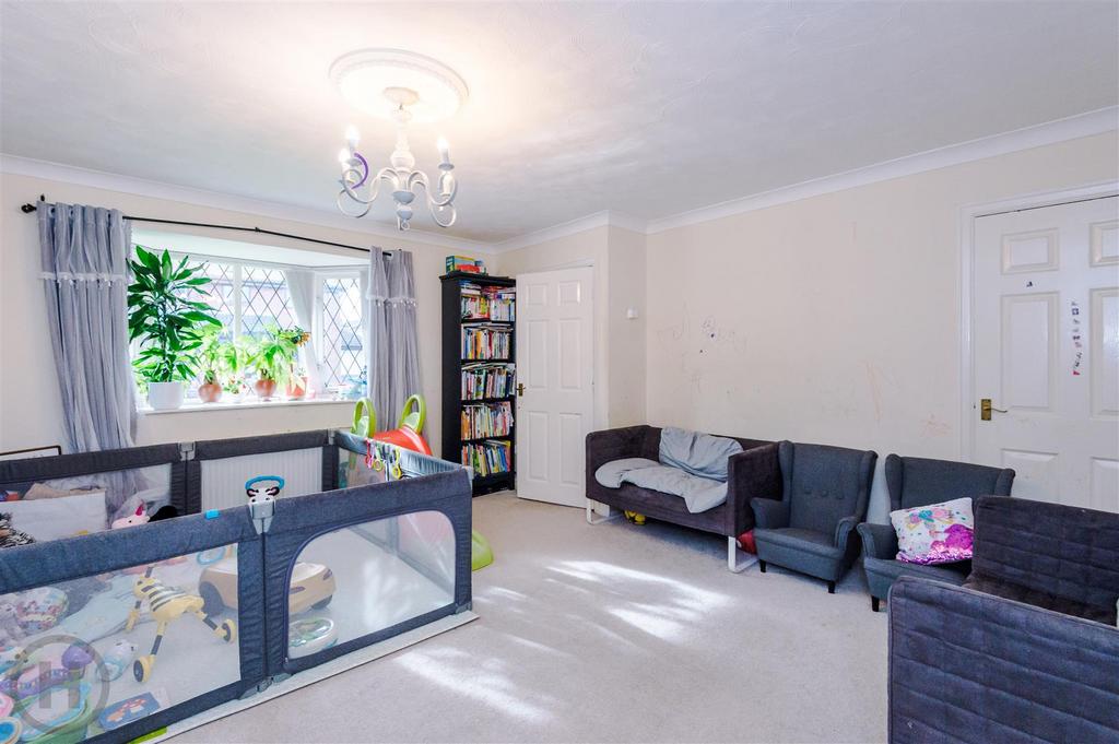 Chalfont Drive, Astley, Manchester 4 bed detached house £1,550 pcm (£