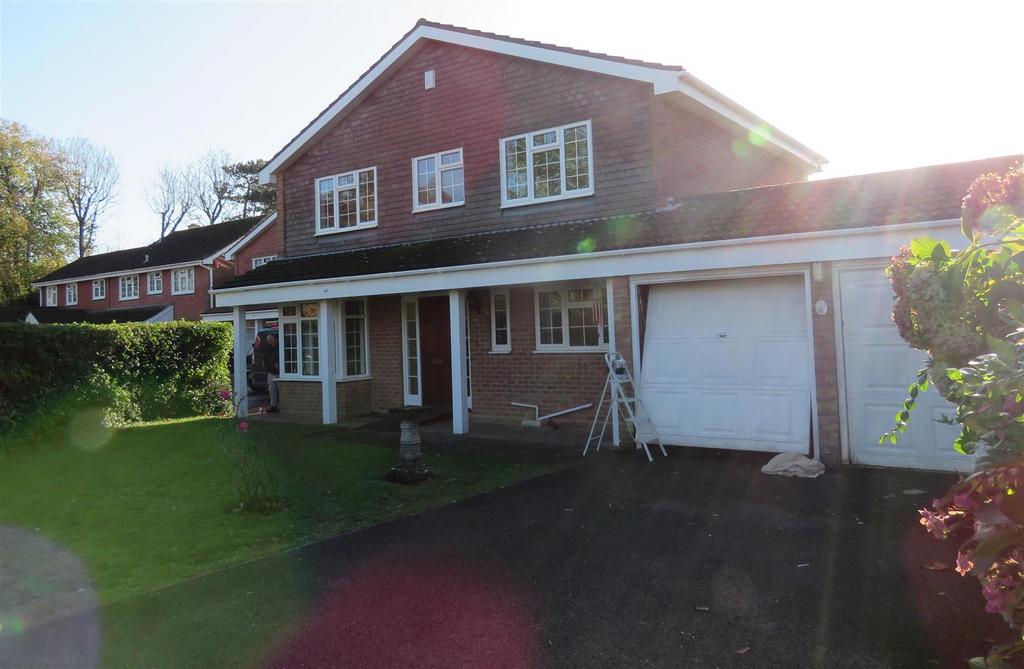 Oakenbrow, Sway, Lymington 4 bed detached house to rent £2,500 pcm (£