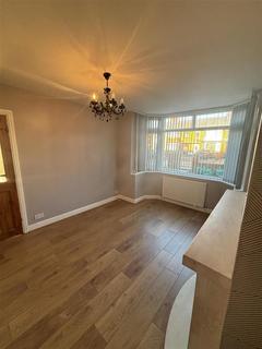 3 bedroom terraced house to rent - Louis Drive, Hull
