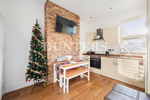 2 bedroom flat for sale, Dyne Road, London, NW6