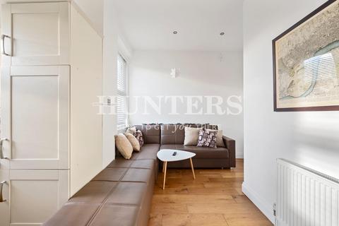 2 bedroom flat for sale, Dyne Road, London, NW6