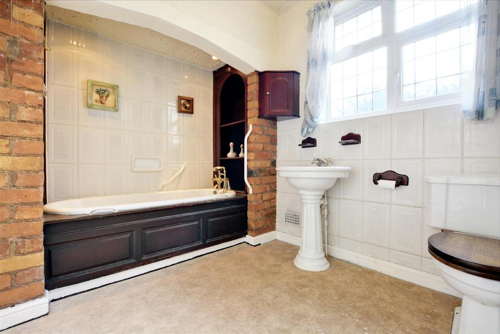 Bathroom 2.jpeg