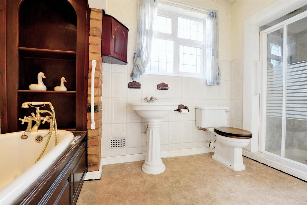 Bathroom 1.jpeg