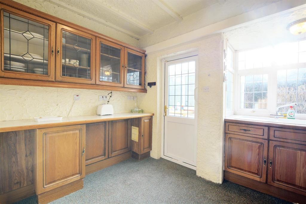 Kitchen 2.jpeg