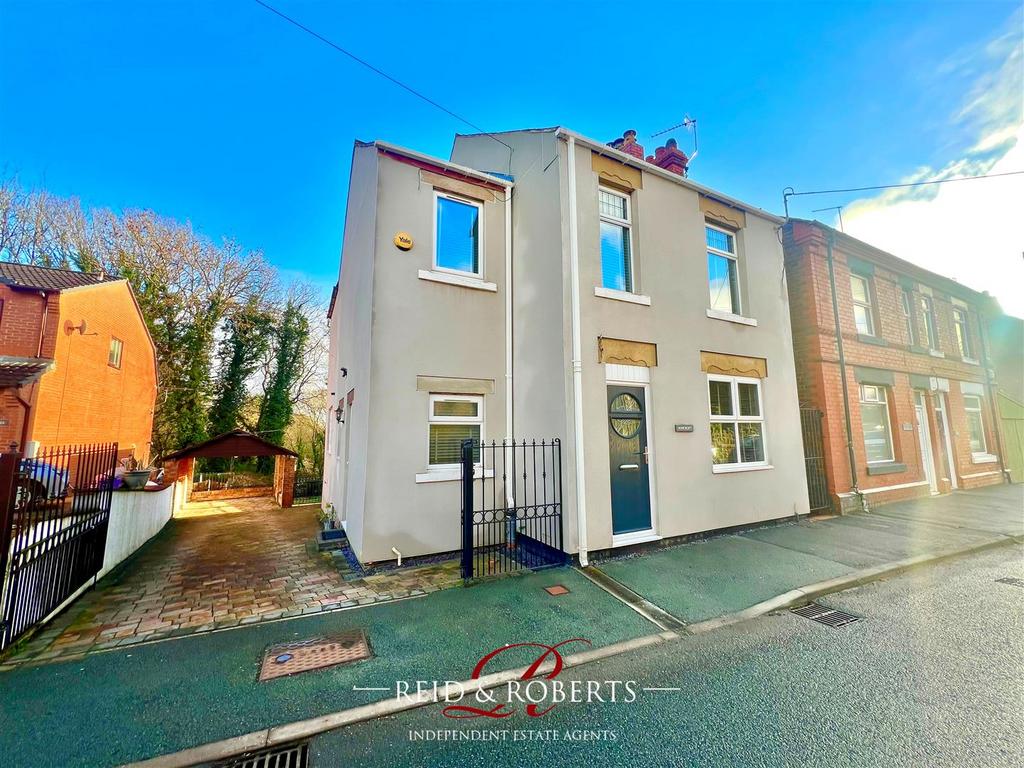 Wrexham Road, Brynteg, Wrexham 4 bed detached house £290,000