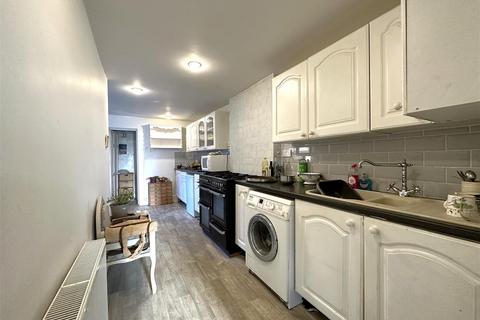 2 bedroom semi-detached house for sale, The Croft, Off Sherwood Avenue, Newark
